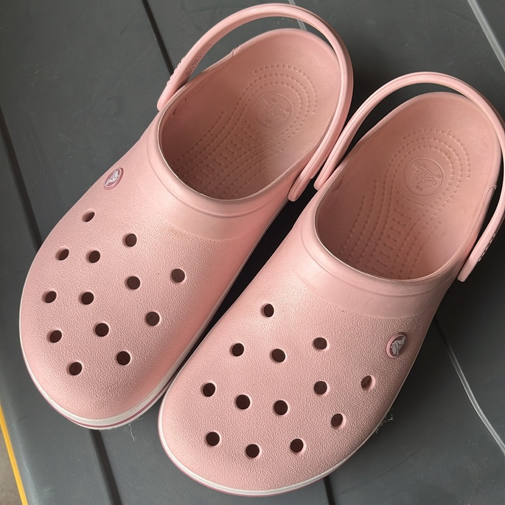 Pink crocs - Picture 3 of 4